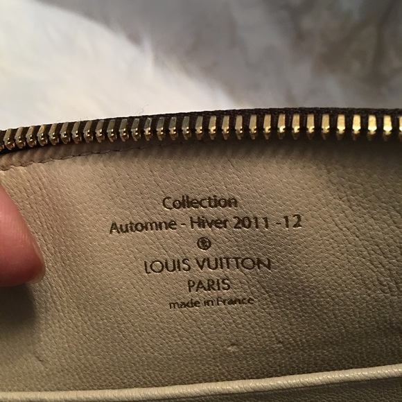 Louis Vuitton Fetish Lockit Bracelet Cuff Clutch - Picture 6 of 8
