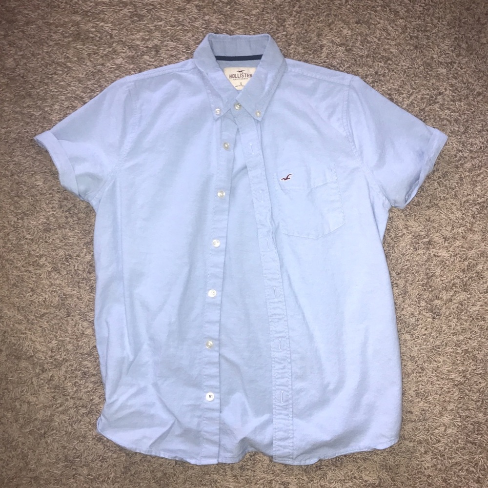 blue shirt sleeve button-up shirt