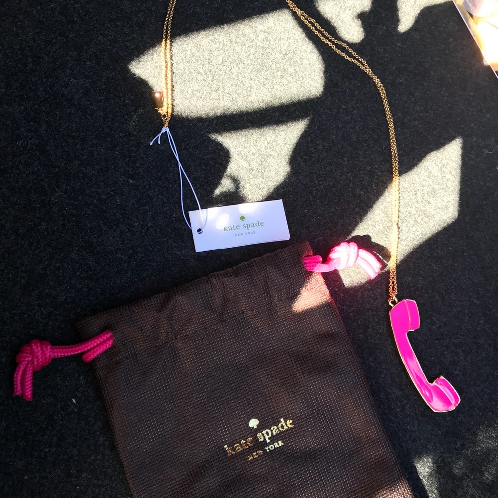 Necklace “Hold the phone”