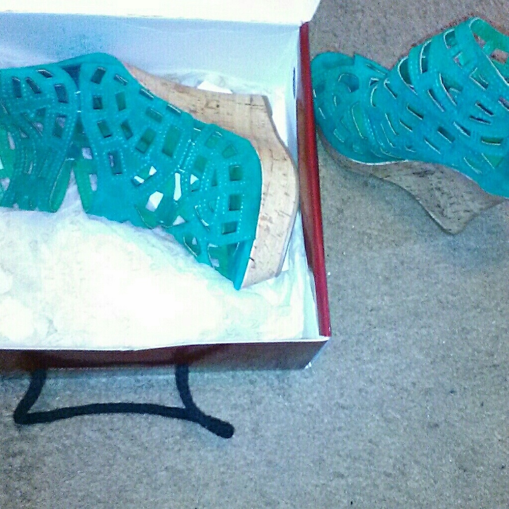 Teal open toe platform wedge!