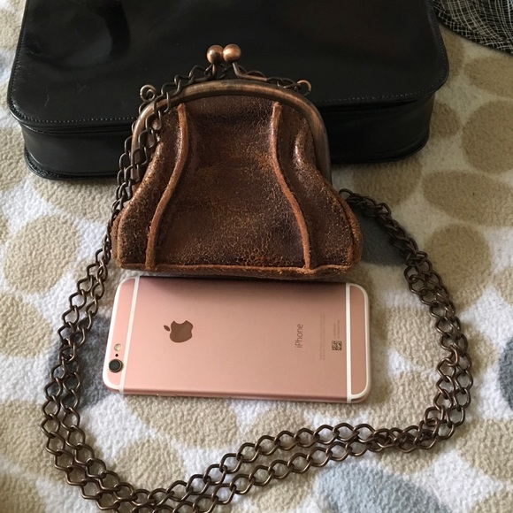 Kisslock Distressed Bronze Leather & Chain 👛 - Picture 3 of 7