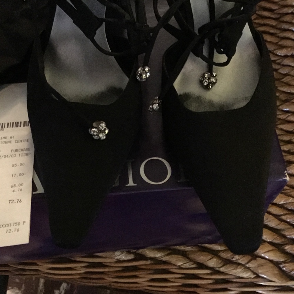 Dressy strap black sandals