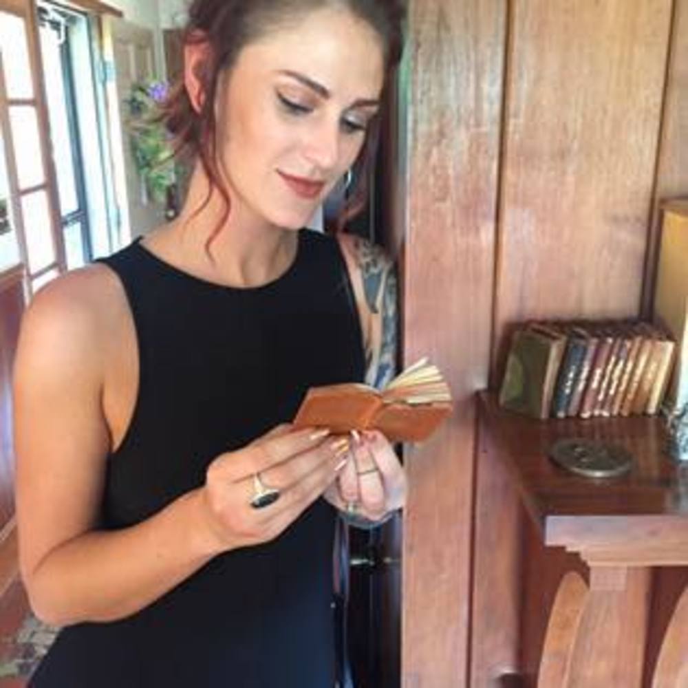 Meet your Posher, Joelle