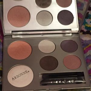New Arbonne eyeshadow pallet