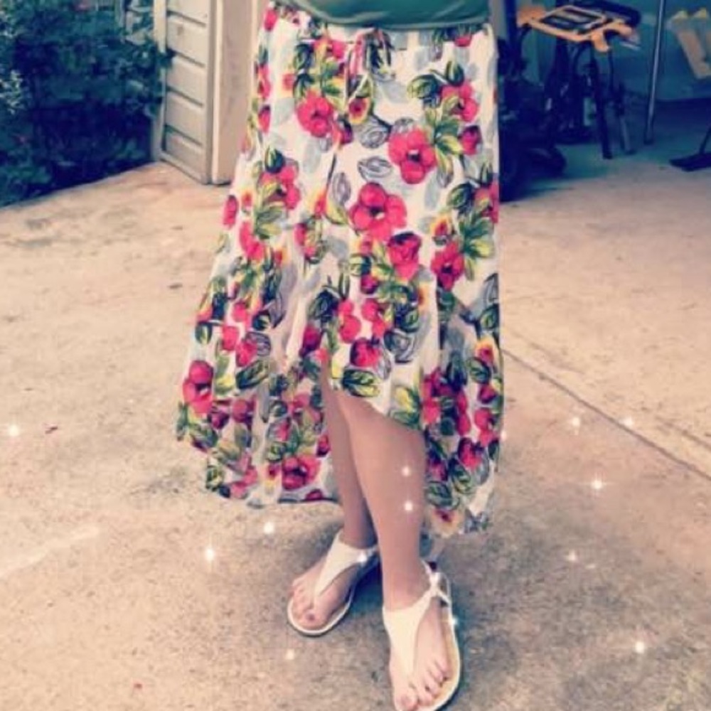 NWOT beautiful summer skirt W/ free gift