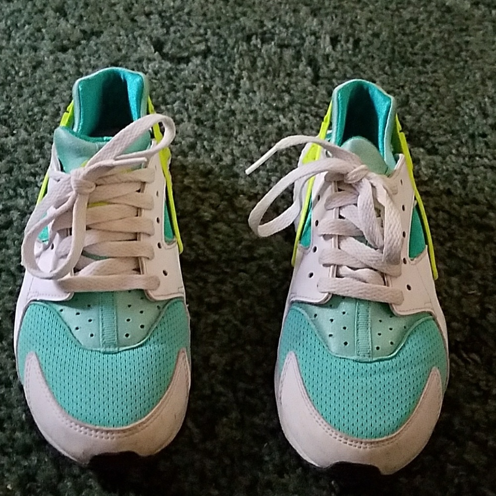girls hurache sneakers