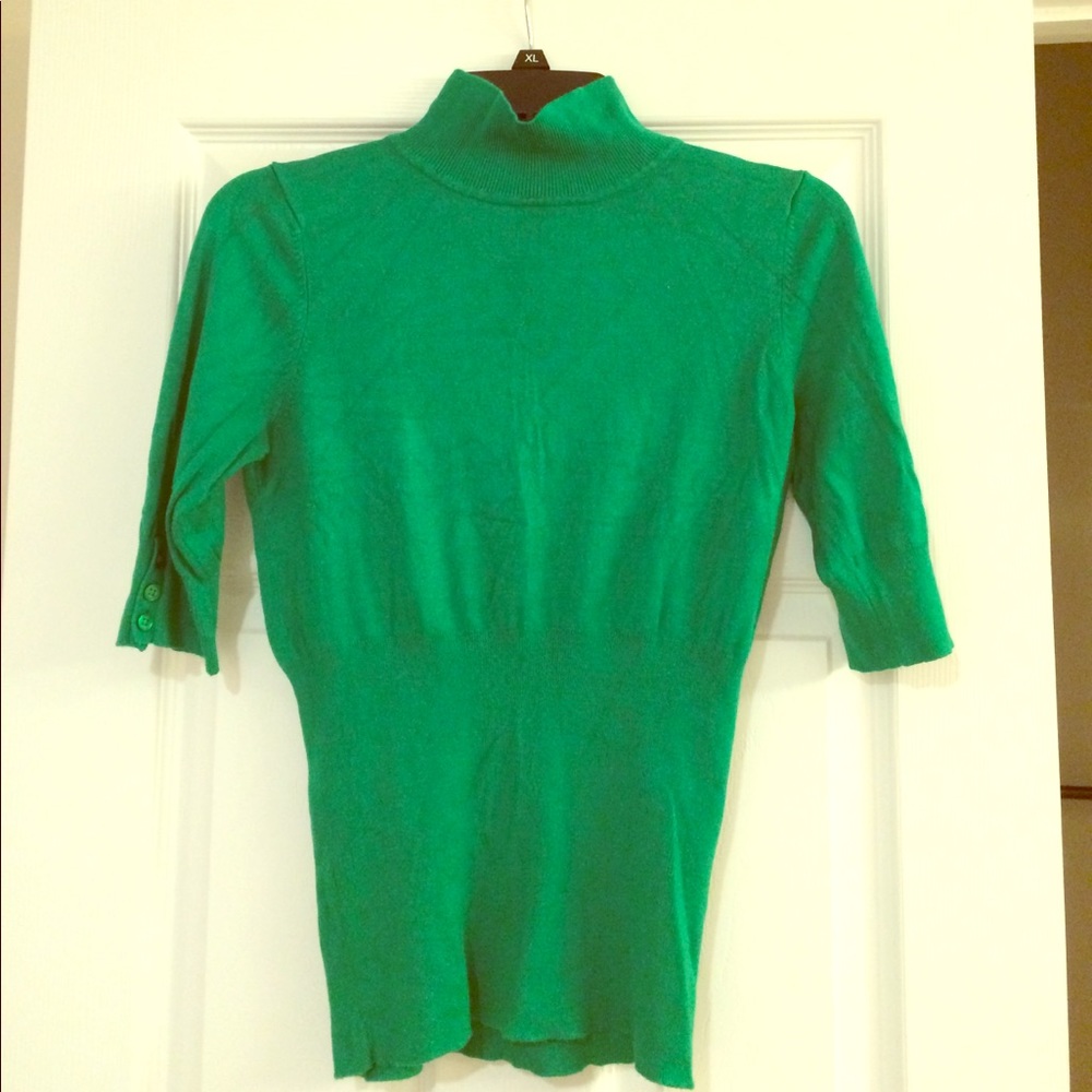 Green 3/4 sleeve sweater