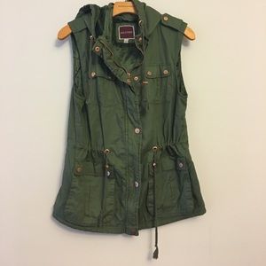 Green utility vest