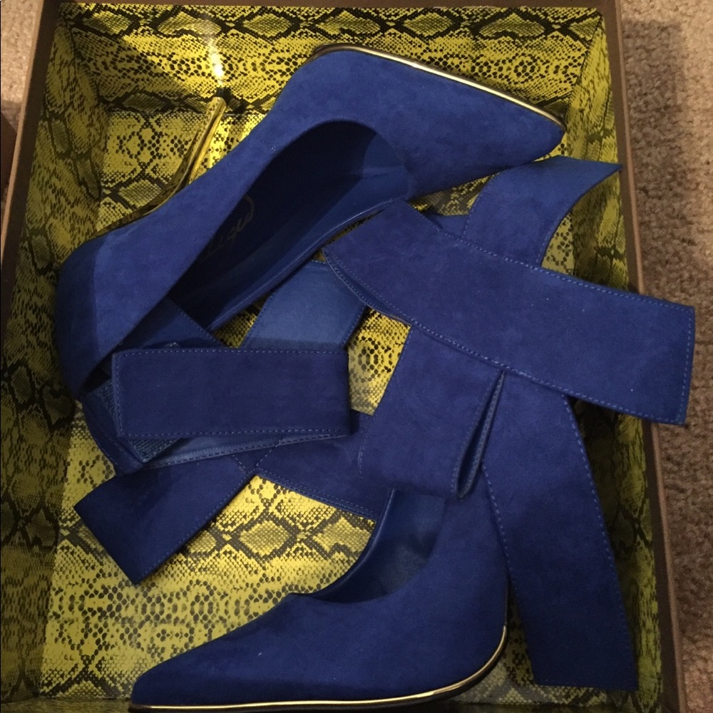 Size 8 Pump with Bow