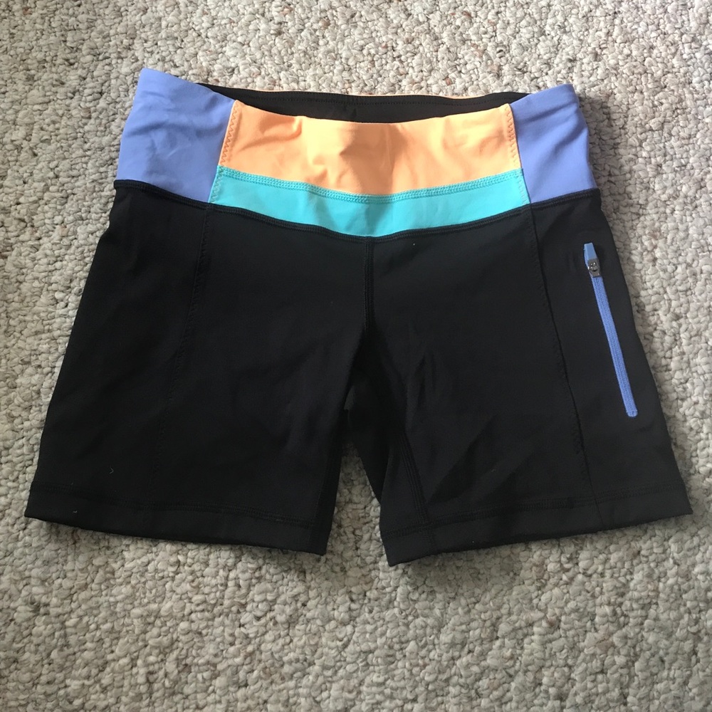 Lululemon size 4 and black crops