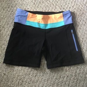 Lululemon size 4 and black crops