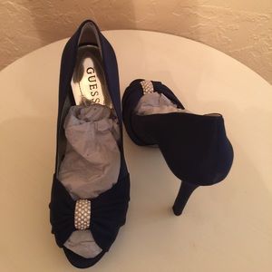 Guess satin pumps