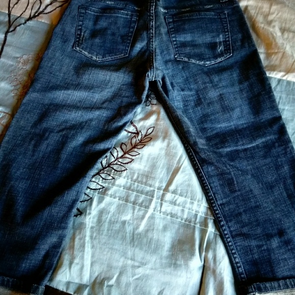 Machine Denim Capri's - Picture 2 of 3