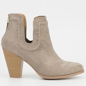 TAUPE SUEDE CUT-OUT STACKED HEEL BOOTIE NIXON-10X