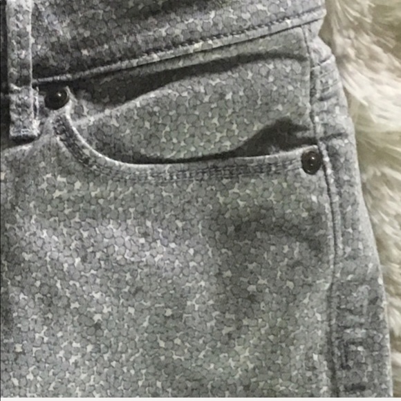 Ann Taylor LOFT โข high waisted blue floral pants - Picture 3 of 5