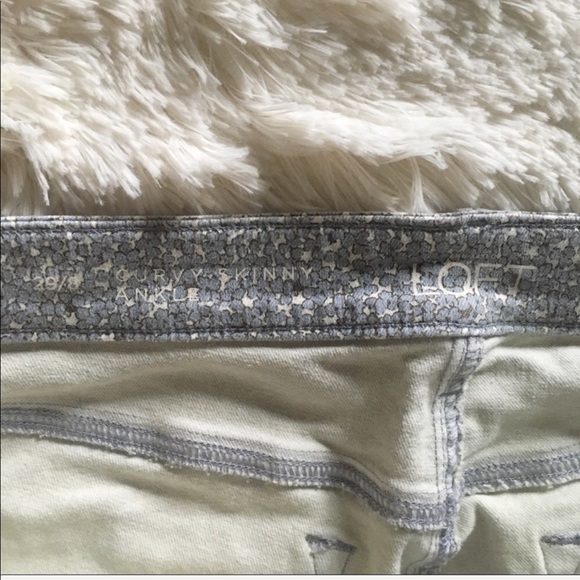 Ann Taylor LOFT โข high waisted blue floral pants - Picture 5 of 5