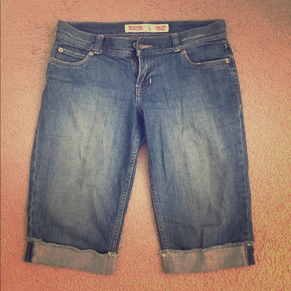 Long jeans shorts. Size 5, fits size 4.