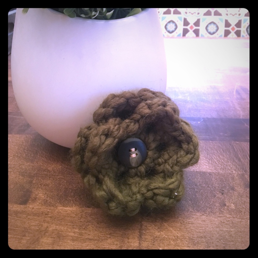 Flower pin