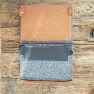 Hard Graft iPad 2 Felt and Leather Case