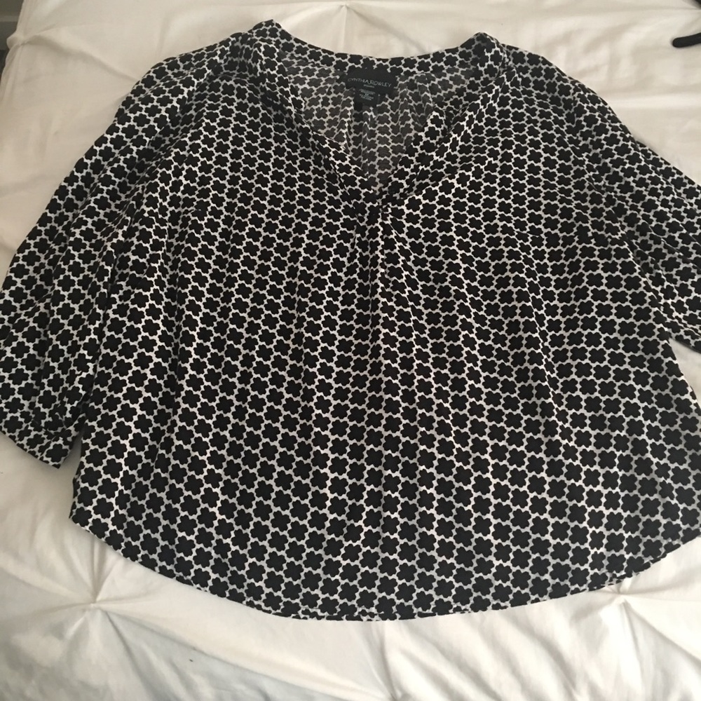 1X Black and White top