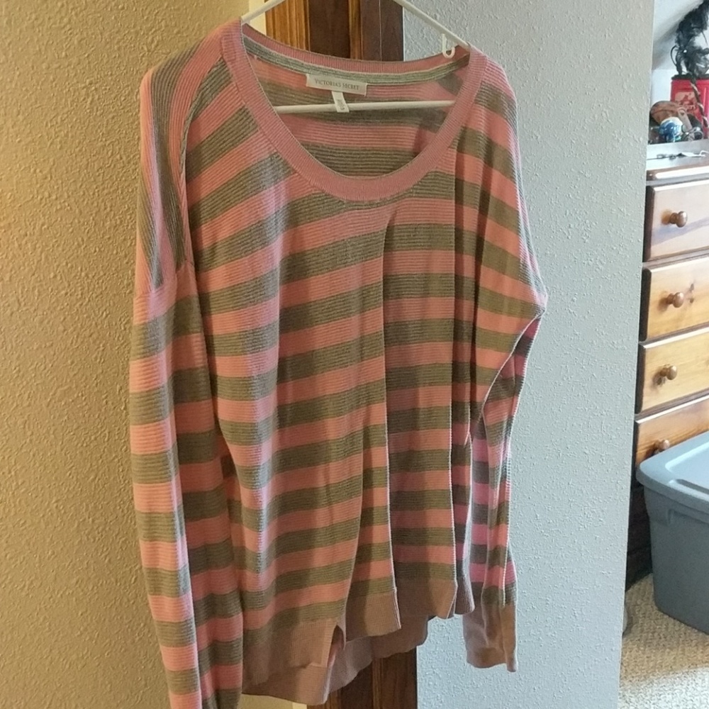 VS long sleeved shirt