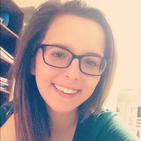 Meet your Posher, Danielle - Picture 1 of 1