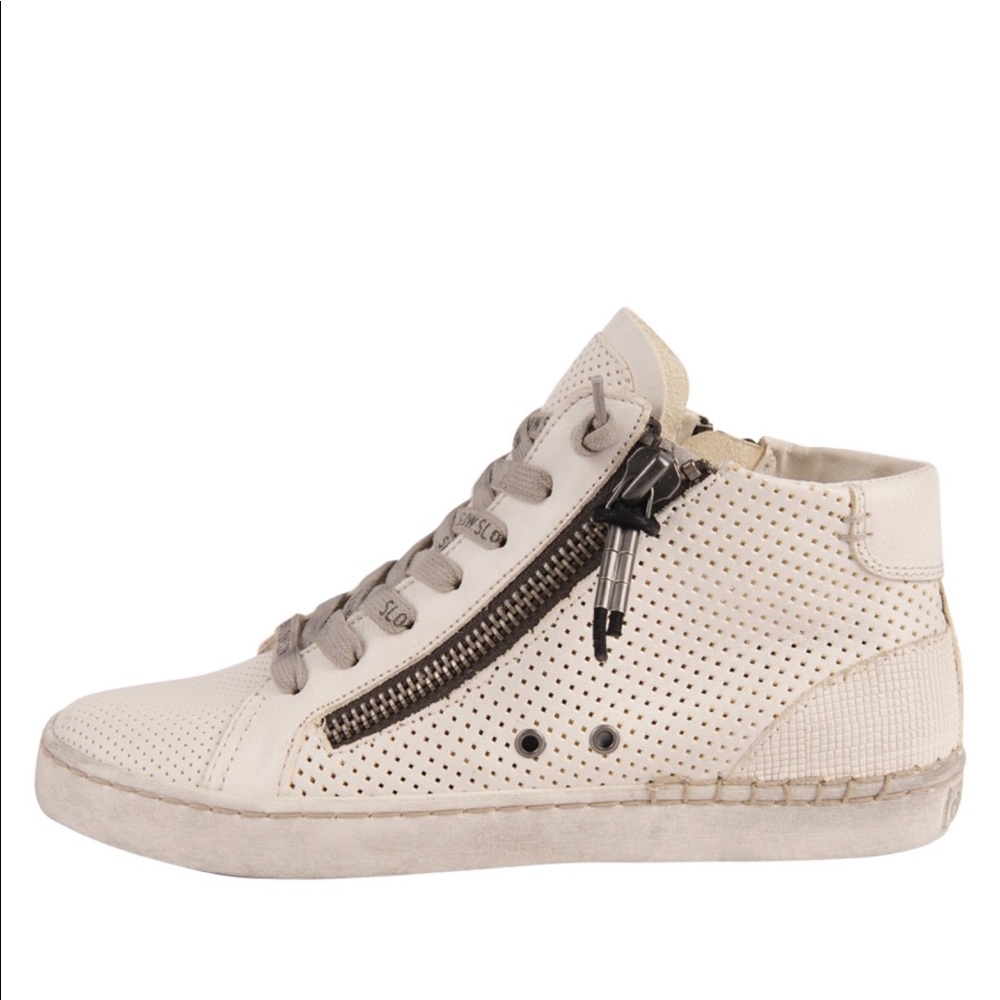 ISO dolce vita zabra sneakers in white
