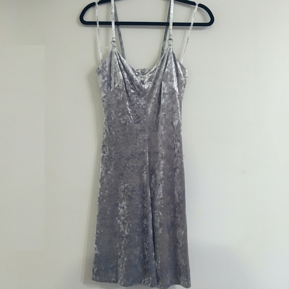 ⭐️Vaca Soon Sale⭐️ Velvet Calvin Klein Dress