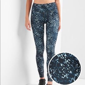 Gap NWT Workout Leggings