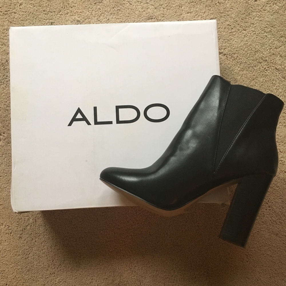 Oval toe pull on faux leather heeled boot