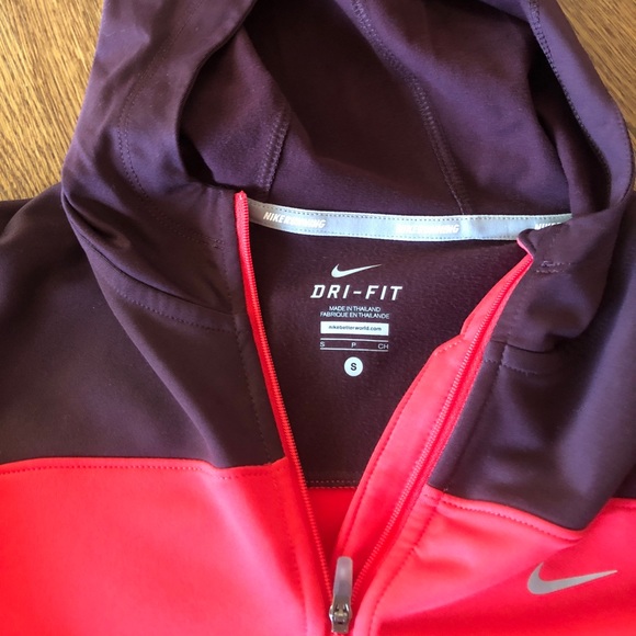 Women's Nike running hoodie. Sz S. Stay warm. - Picture 2 of 3
