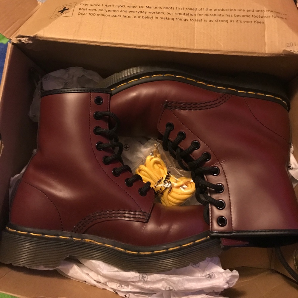 Dr. Martens (cherry red rouge)