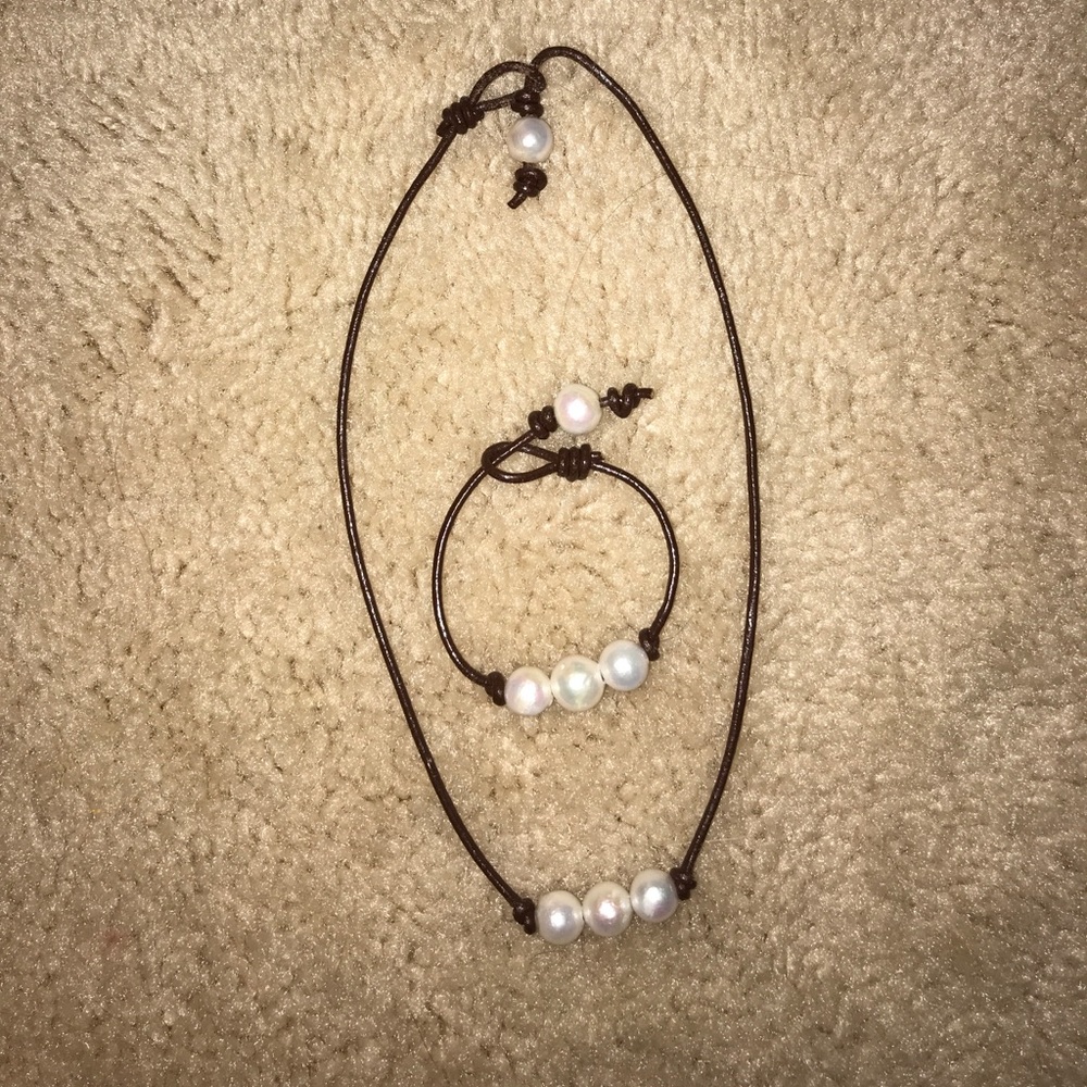 set of pearl bracelet and necklace