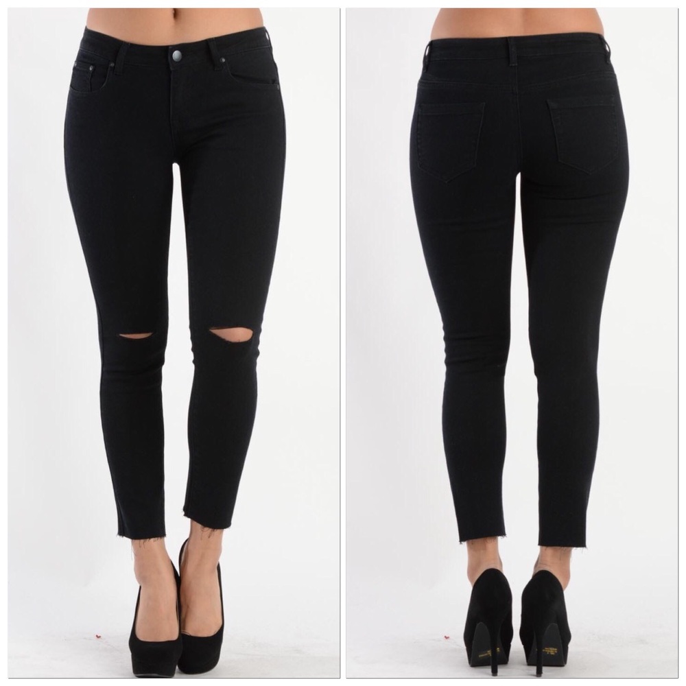 🆕Plus Size Women’s Black Distressed Ripped Knee Skinny Jeans With Raw Hemline