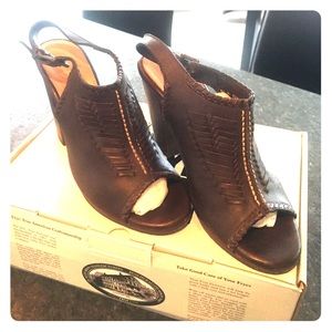 FRYE Gail ankle strap sandals - sz 7.5