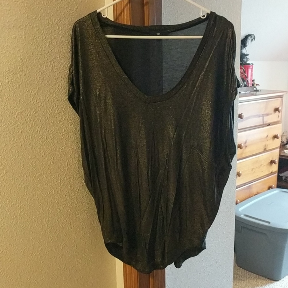 Black and gold t-shirt