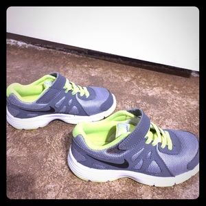 Boys gray and neon yellow Nike’s!