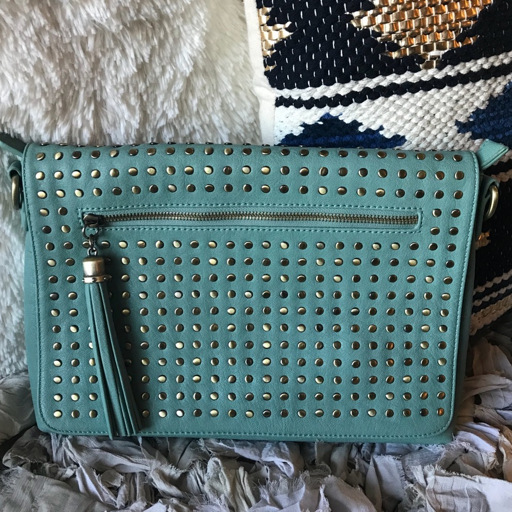 Stylish clutch/crossbody!