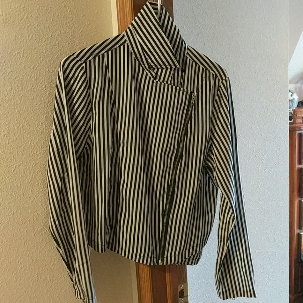 Cross chest zipper blazer