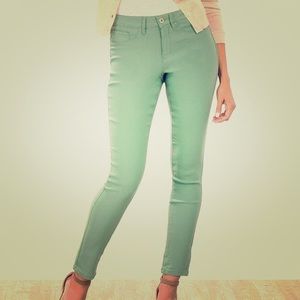 YMI Hyperstretch Green Skinny Jeggings 🛍
