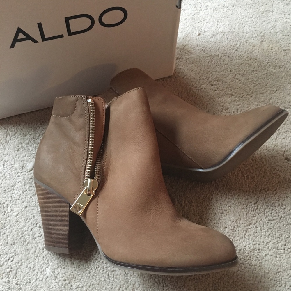 Camel faux leather Aldo booties w/ dark wood heel