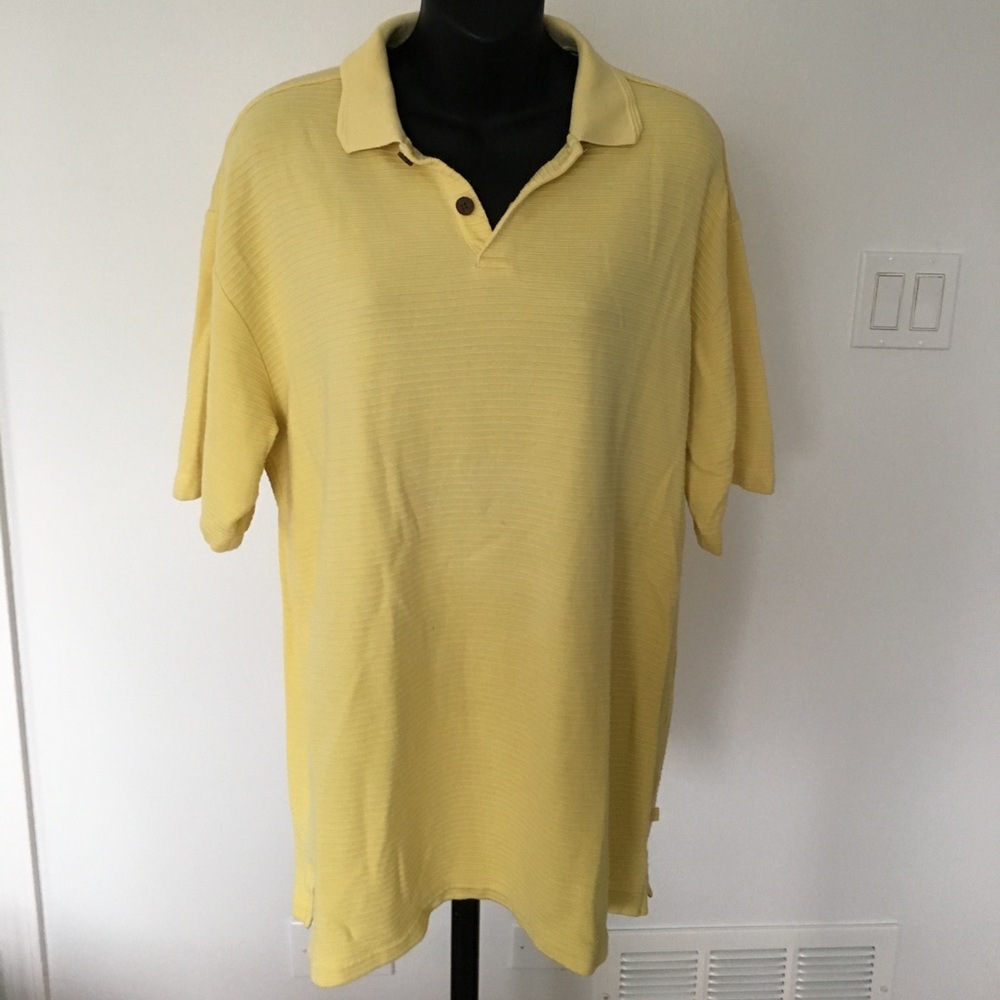 Tommy Bahama lightweight casual three button shirt