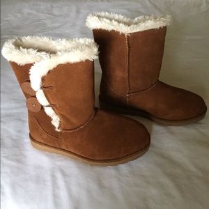 NWOT Fuzzy Winter Boots