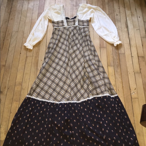 SOLD Vintage 1970s Gunne Sax Boho Dresses - Picture 8 of 8