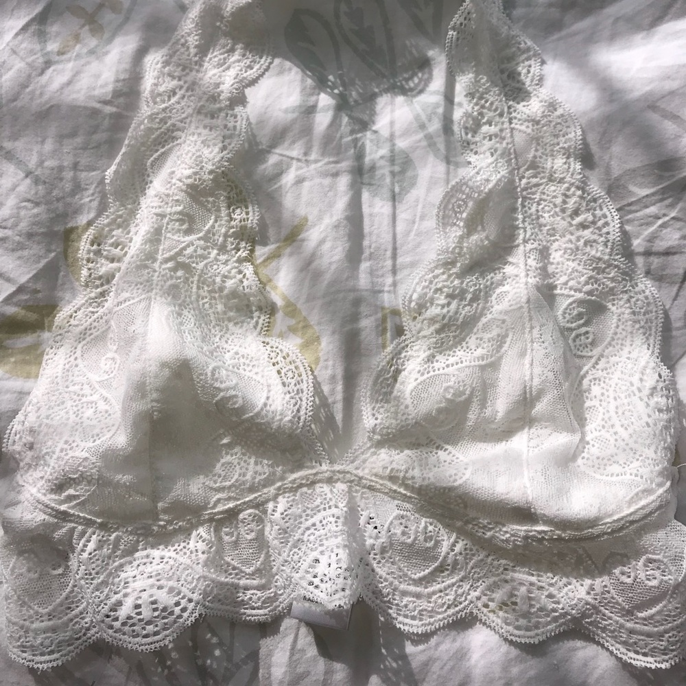 *ONE LEFT* Pretty white lace halter bralette - Picture 4 of 4