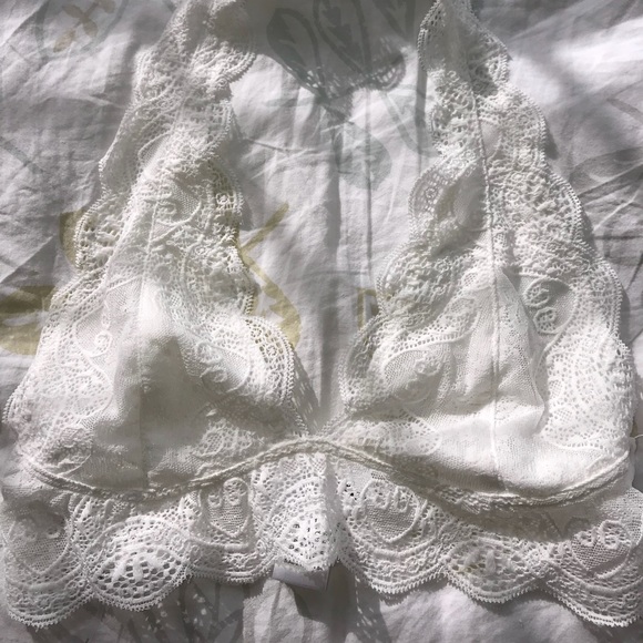 *ONE LEFT* Pretty white lace halter bralette - Picture 4 of 4
