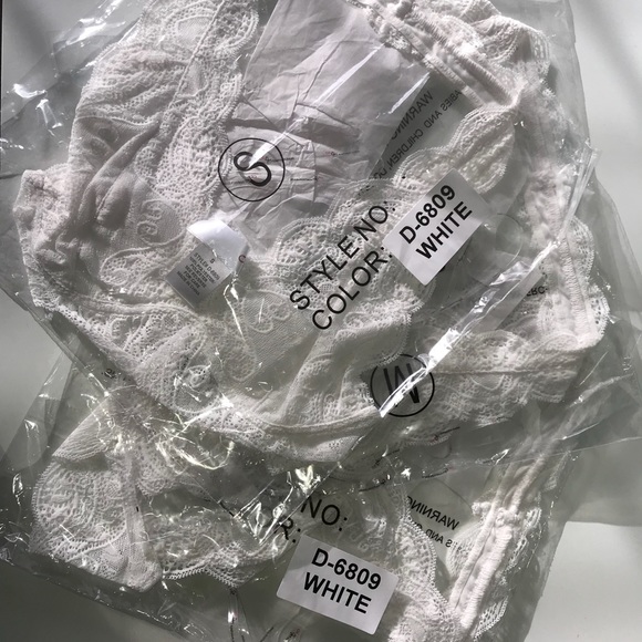 *ONE LEFT* Pretty white lace halter bralette - Picture 3 of 4