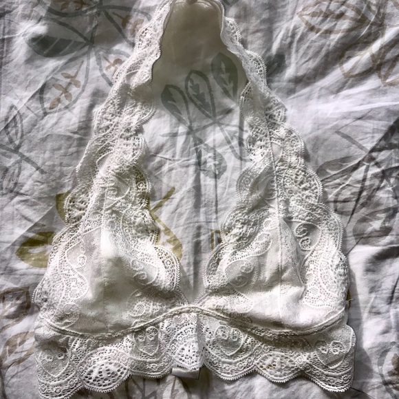 *ONE LEFT* Pretty white lace halter bralette - Picture 2 of 4