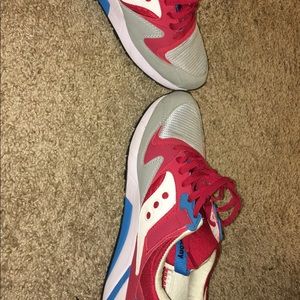 Saucony men’s shoes !!