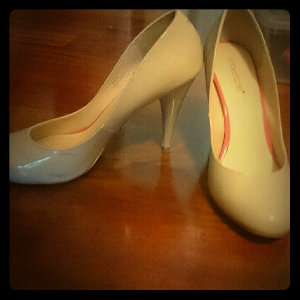 Shoedazzle patent leather heels